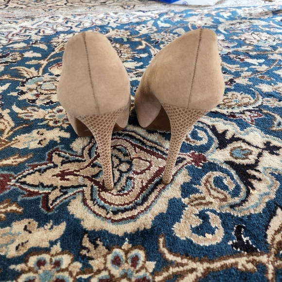 Jessica Simpson Vegan Suede Platform Pumps - Picture 3 of 4